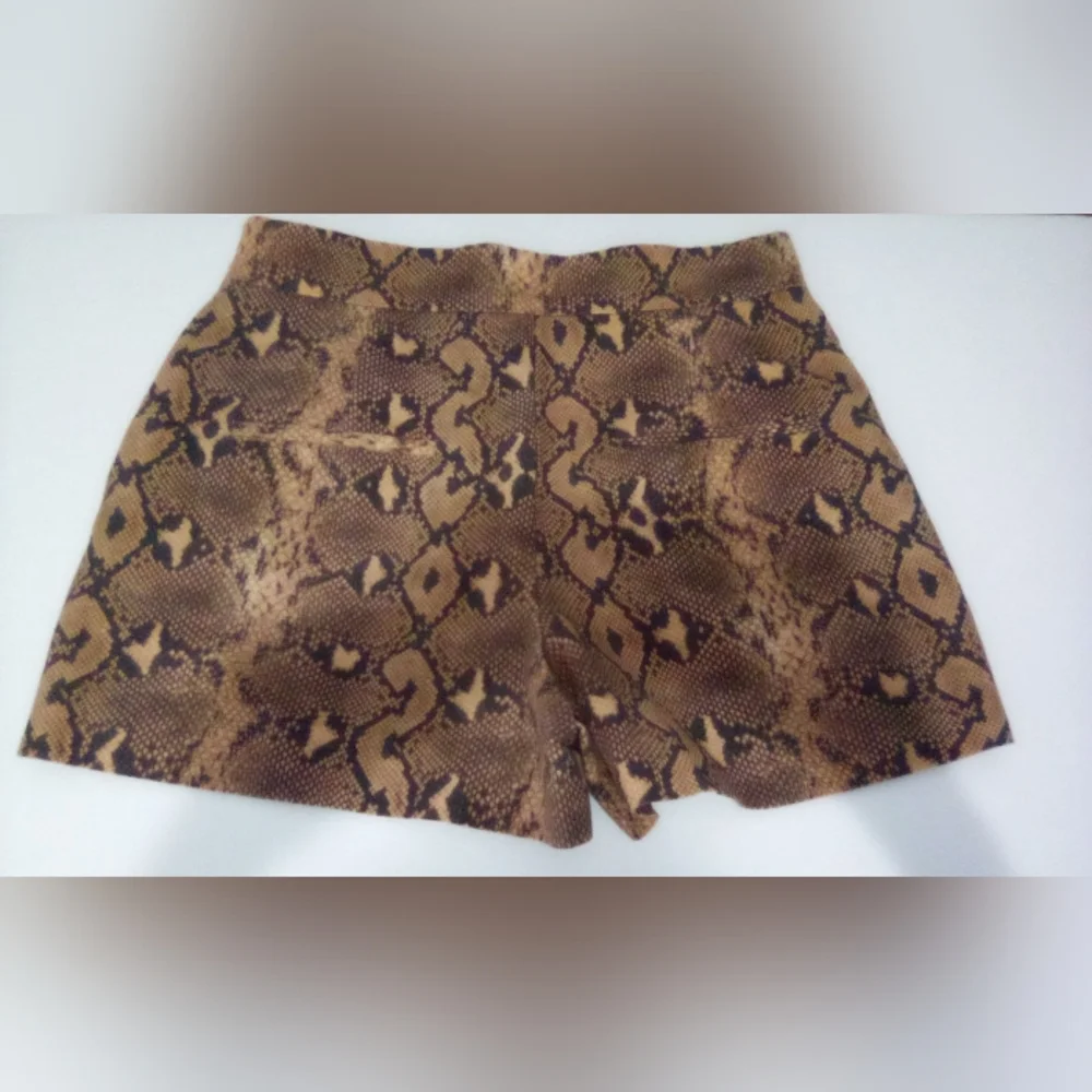 Zara Woman Animal Print 100% Cotton Short Size S